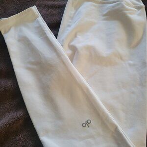 Alo Yoga Ivory  Leggings